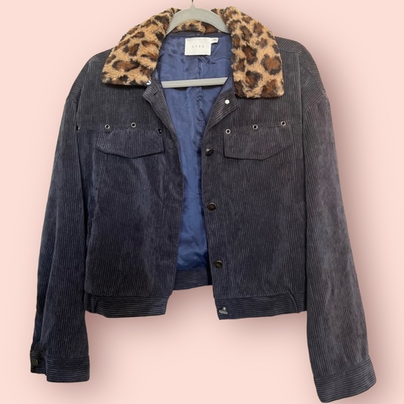 Blue Corduroy Look Jacket With Detachable Leopard Collar & Rivet Detail 🍂 - Picture 2 of 5